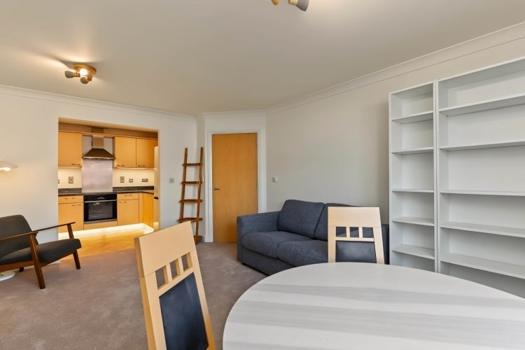 Flat Reliance Way in Oxford