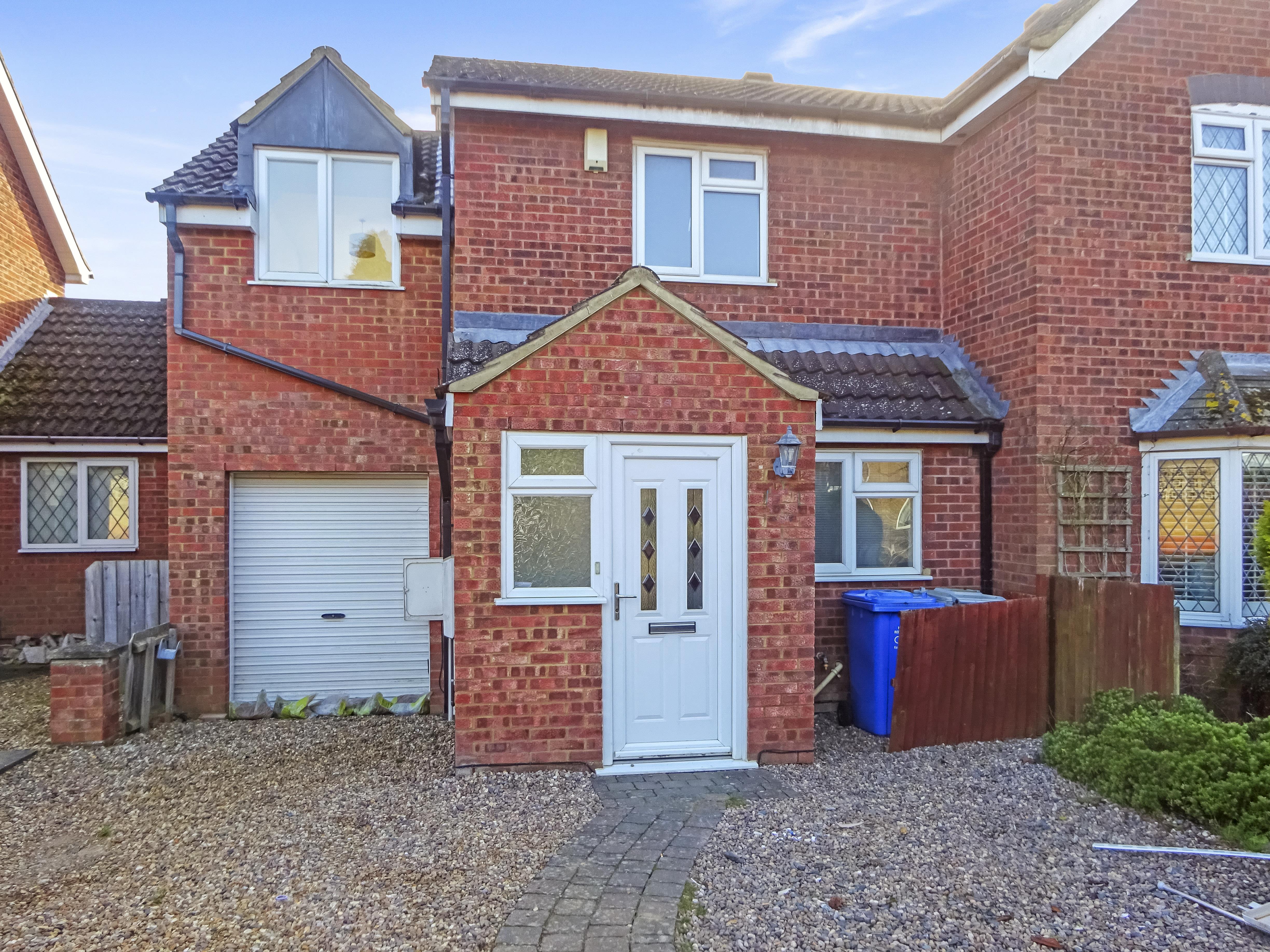 House Ashdown Close in Barton Seagrave