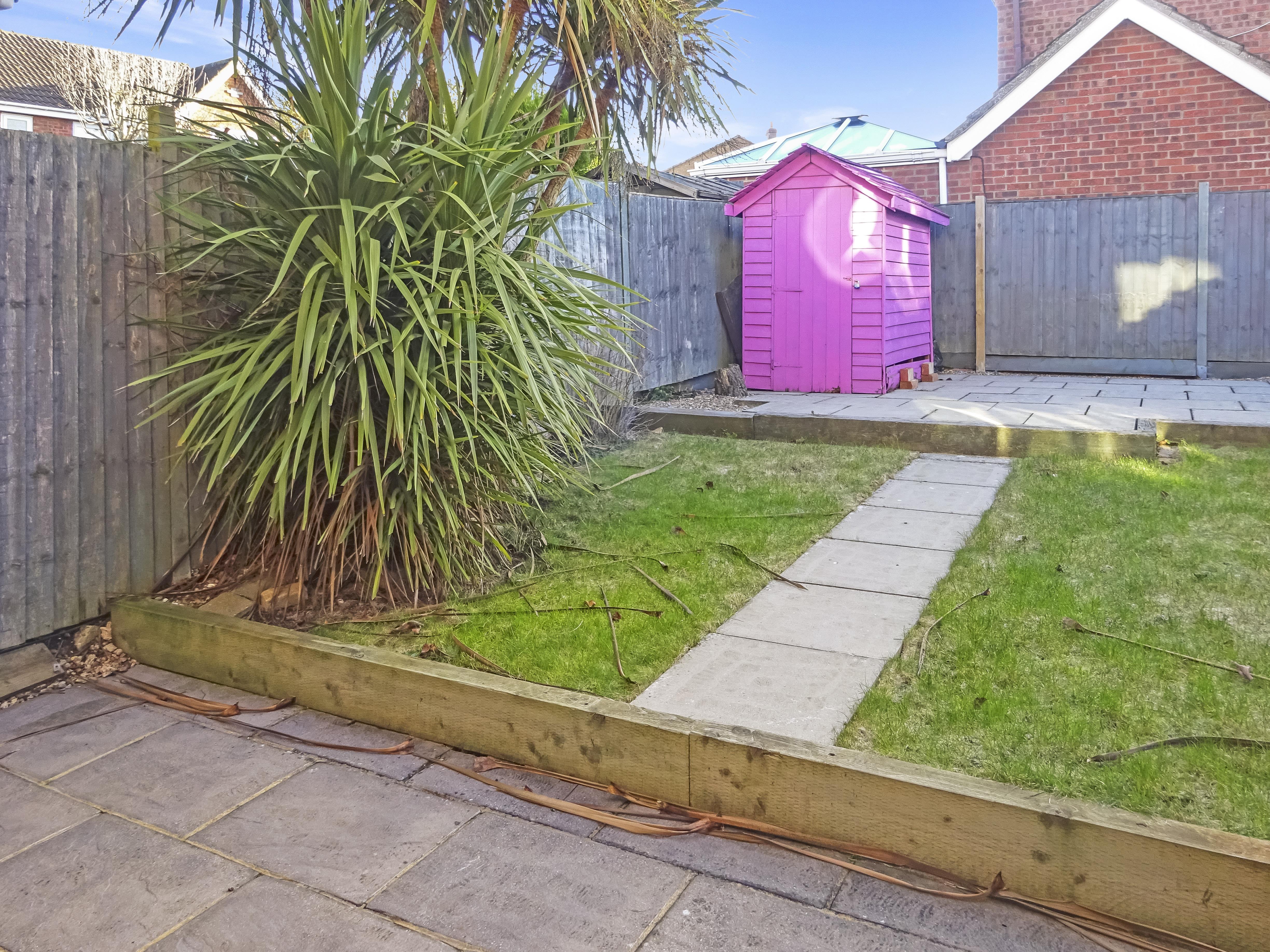 House Ashdown Close in Barton Seagrave