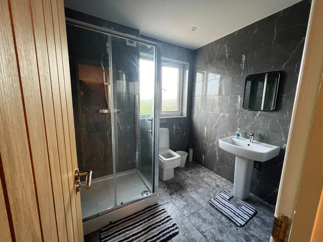 Room Bell Lane in Greater London