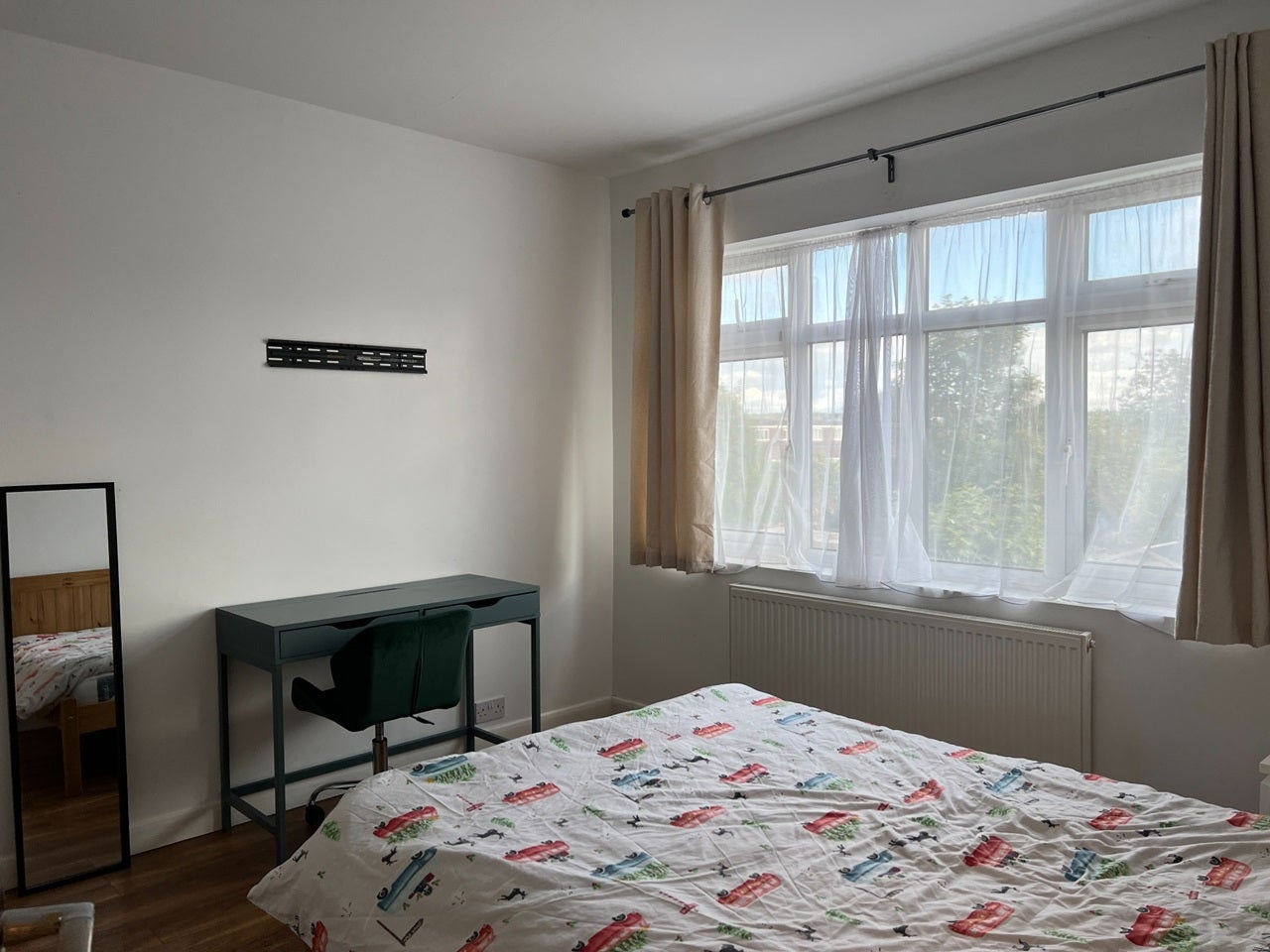 Room Bell Lane in Greater London