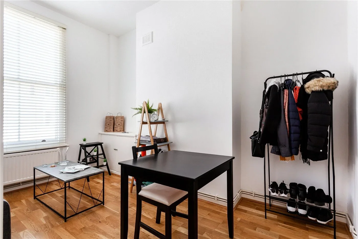 Flat Packington Street in Greater London