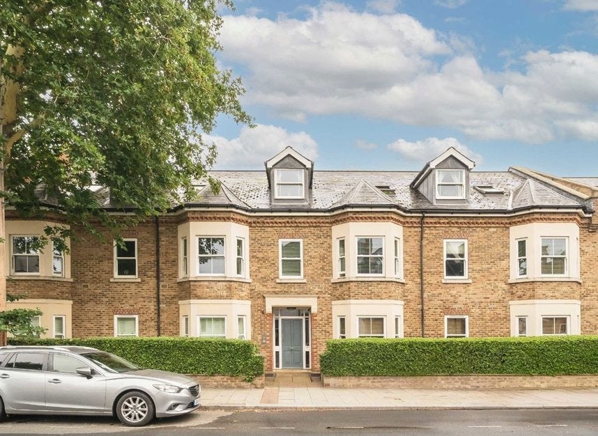 Flat Carelia Court in Greater London