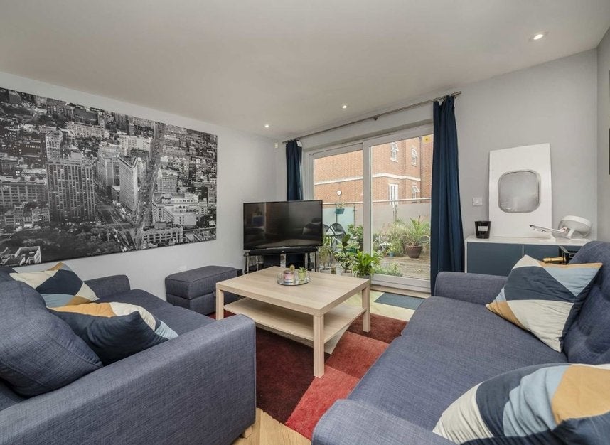 Flat Carelia Court in Greater London