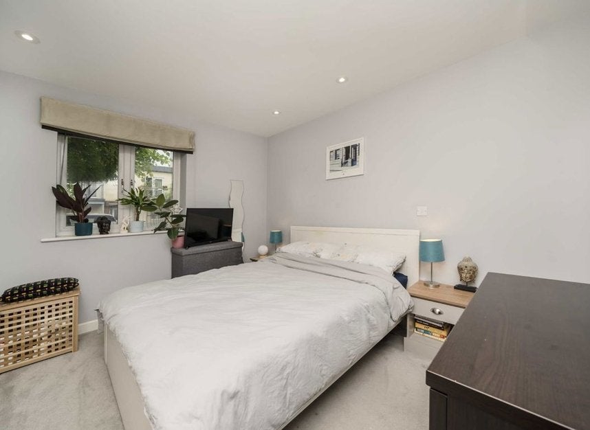 Flat Carelia Court in Greater London