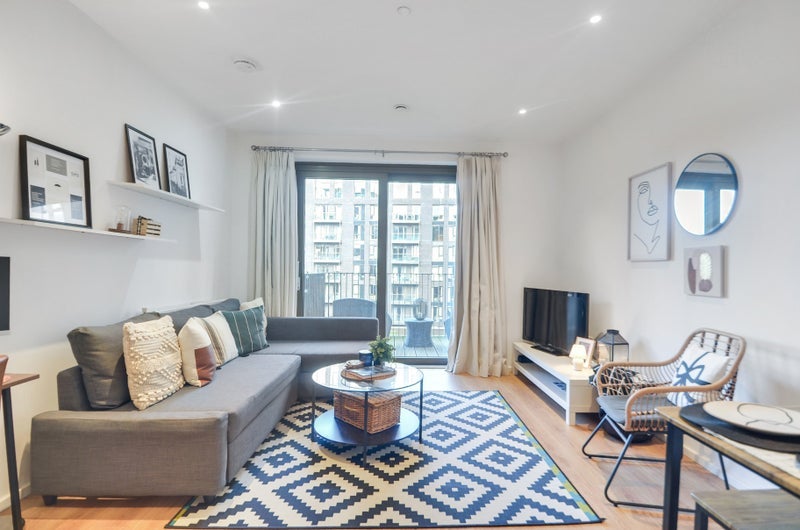 Flat Binfield Road in Greater London