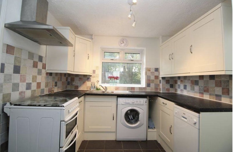 Room Coney Close in Crawley