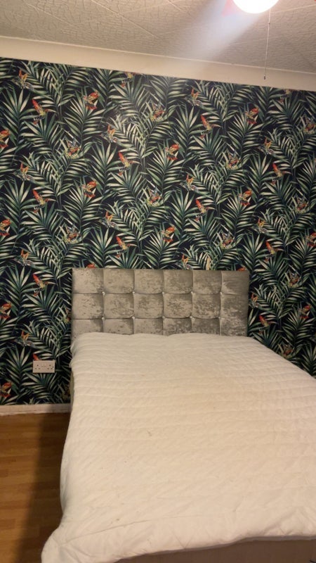 Room Coney Close in Crawley