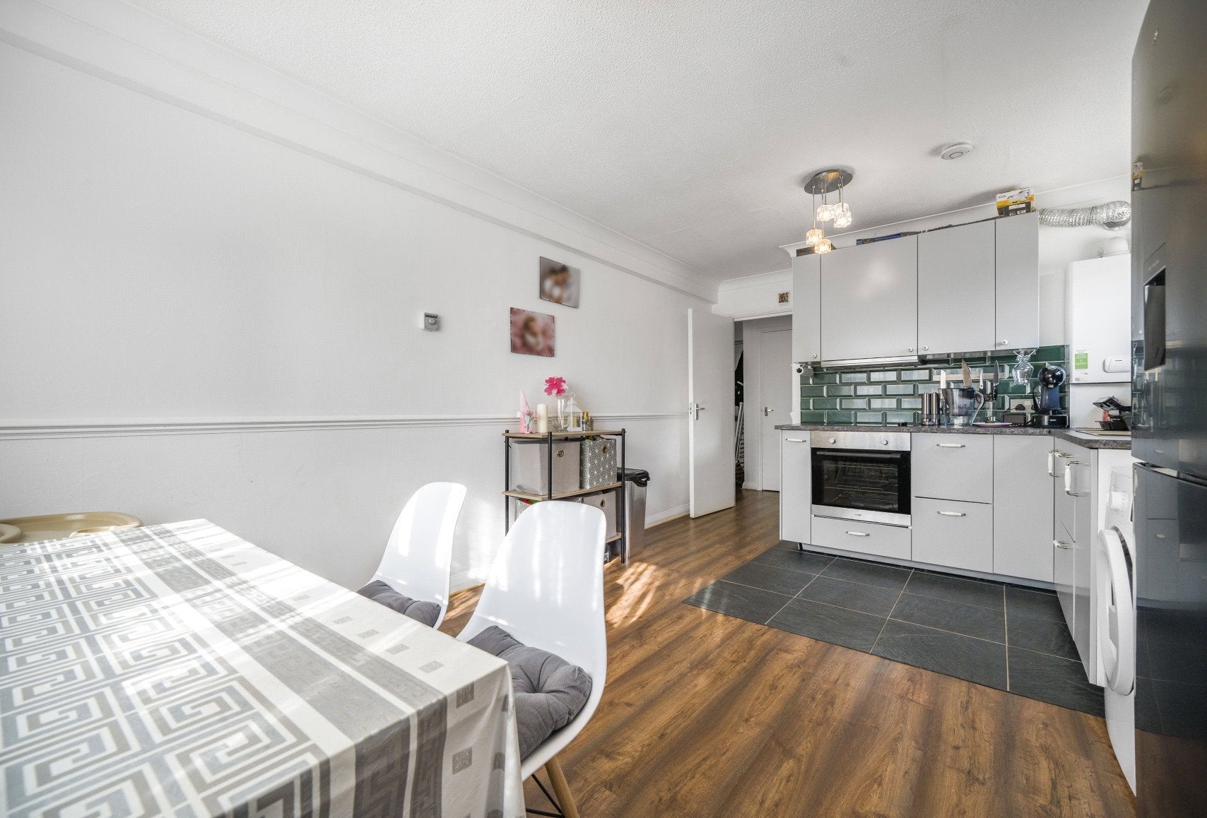 Flat Maytree Court in Greater London