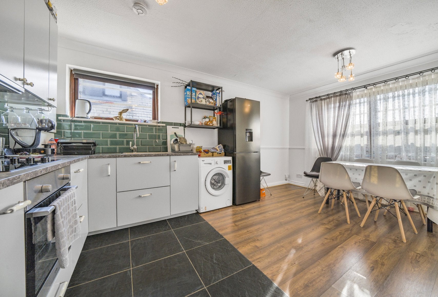 Flat Maytree Court in Greater London