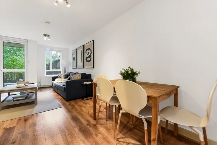 Flat Aspern Grove in Greater London