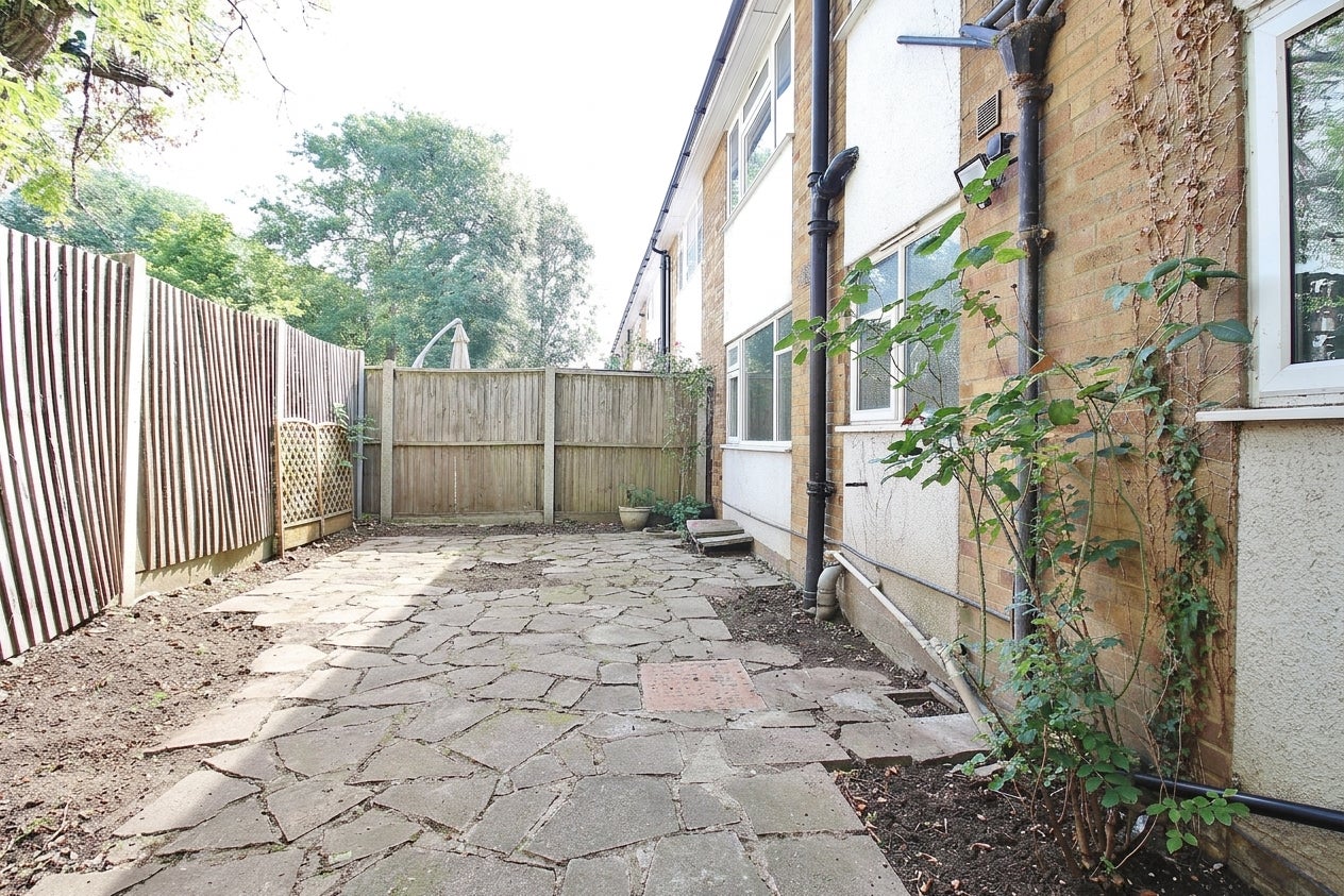 House Jordans Close in Greater London
