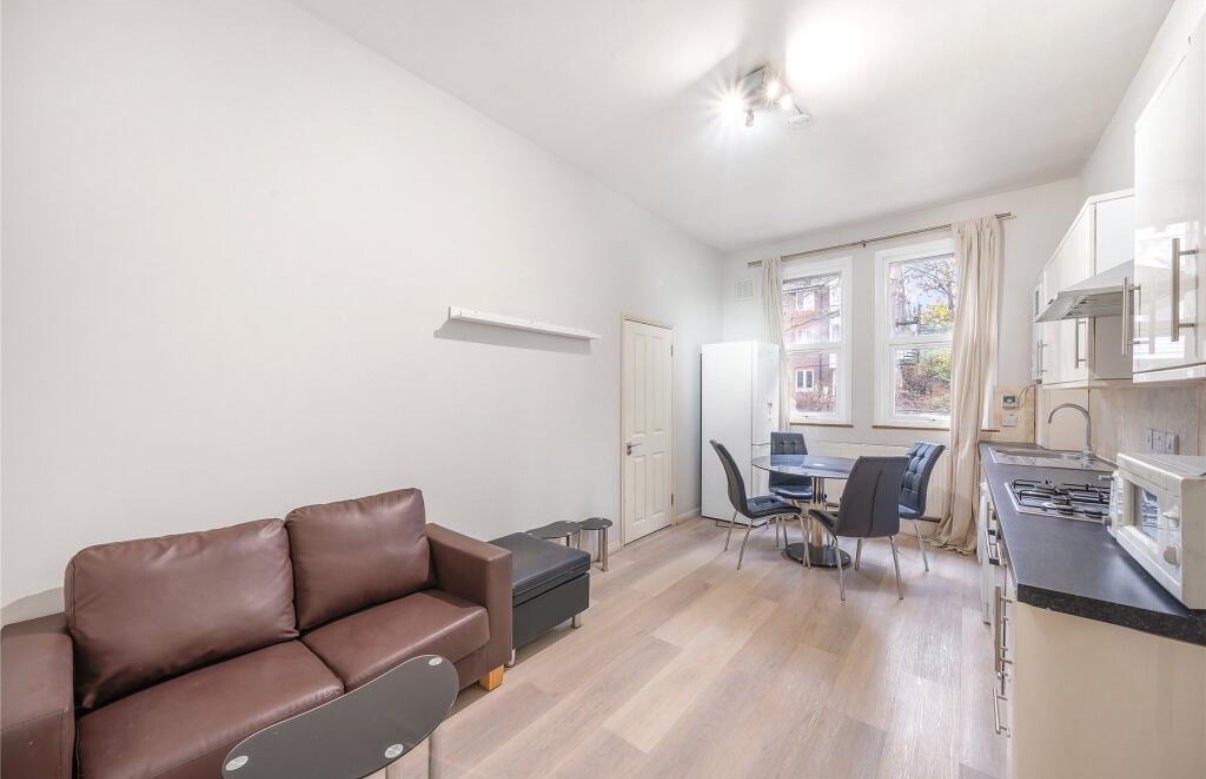 Flat Aldrington Road in Greater London