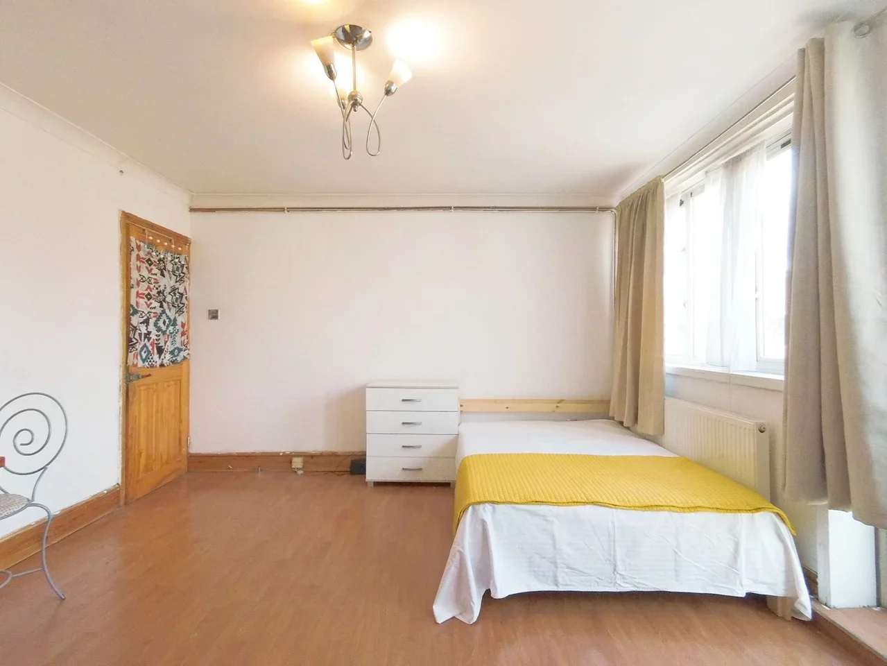 Flat Smithy Street in Greater London