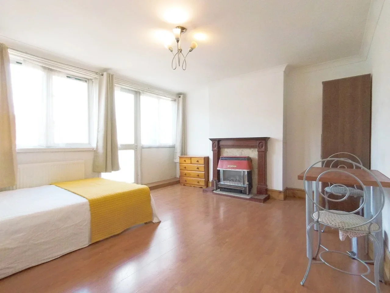 Flat Smithy Street in Greater London