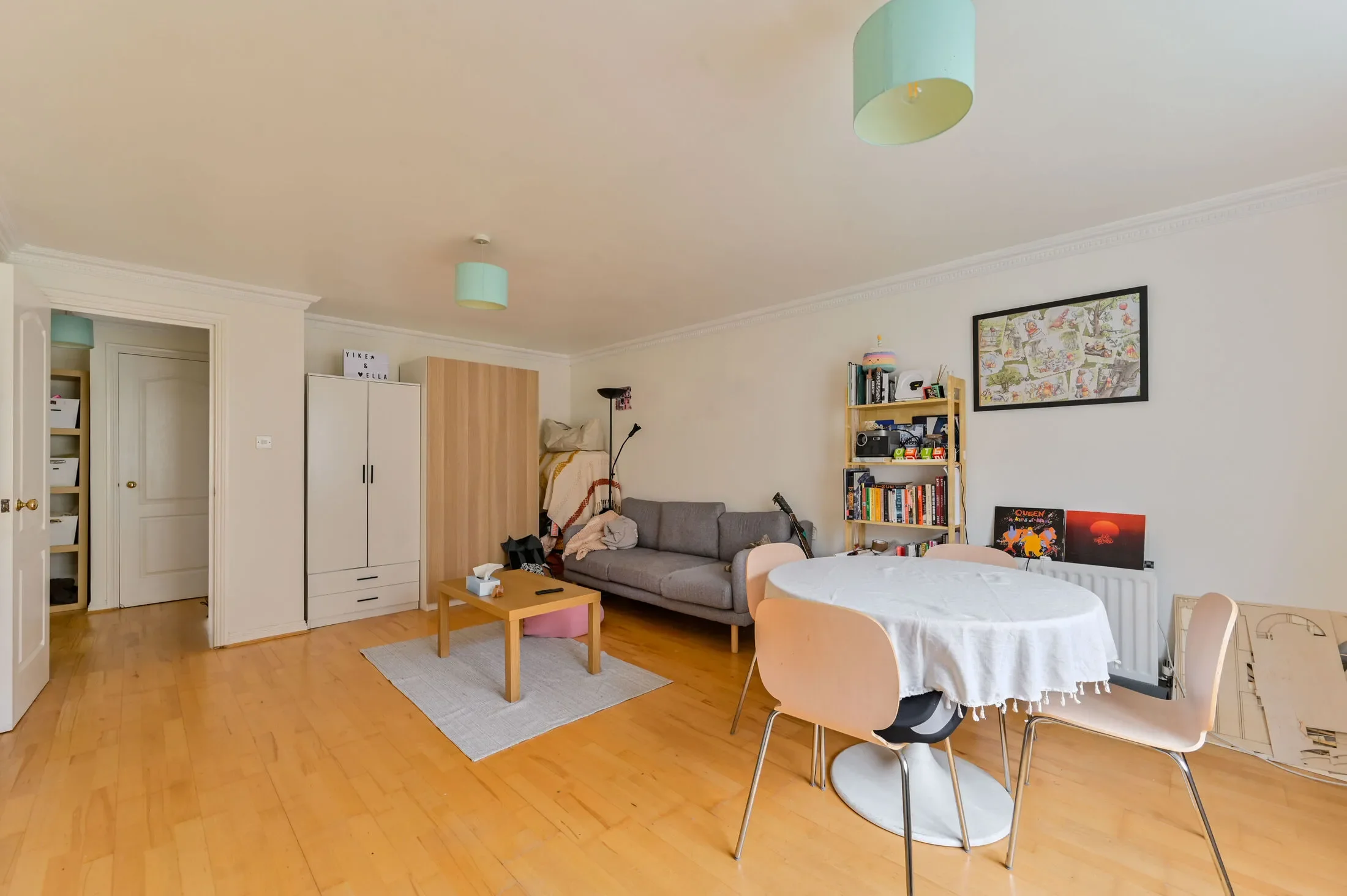 Flat Ebbisham Drive in Greater London