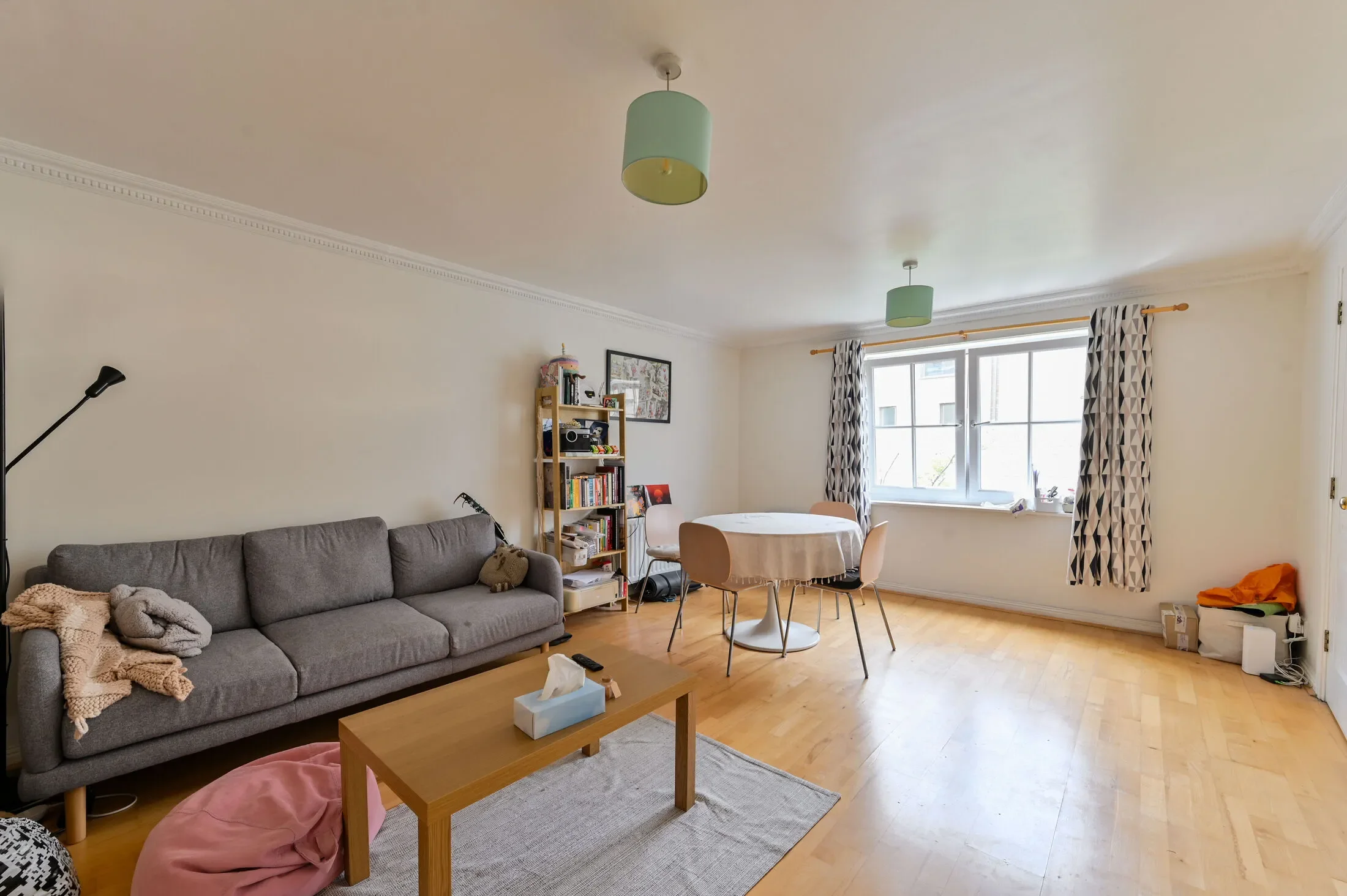 Flat Ebbisham Drive in Greater London