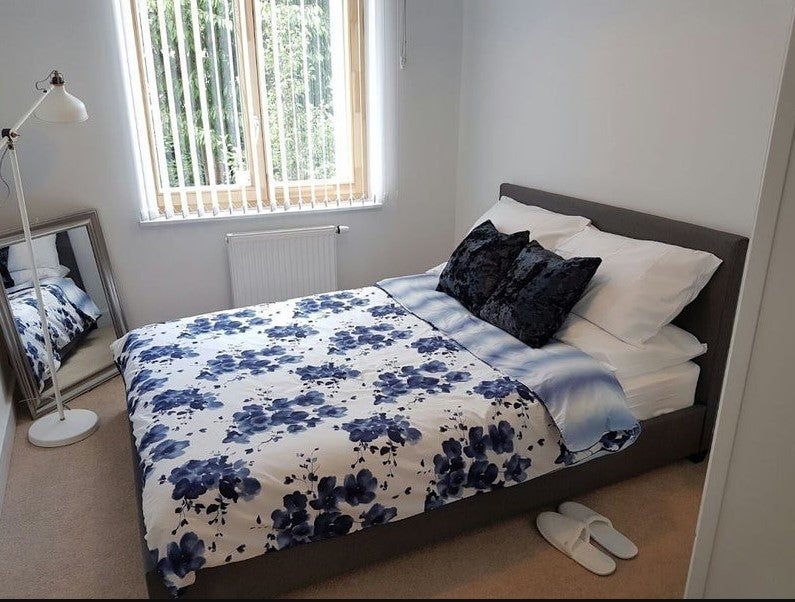 Room Shalfleet Drive in Greater London