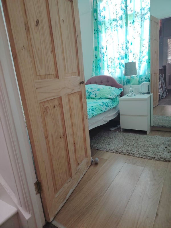 Room Granton Road in Greater London