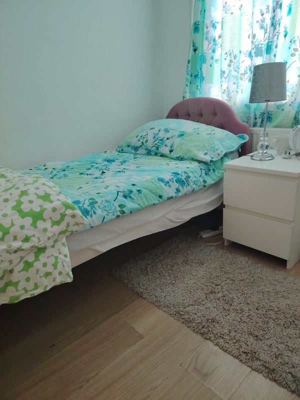Room Granton Road in Greater London