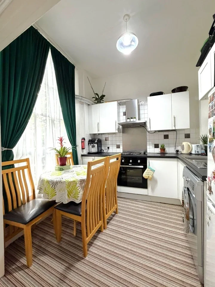 Flat Harmer Street in Gravesham