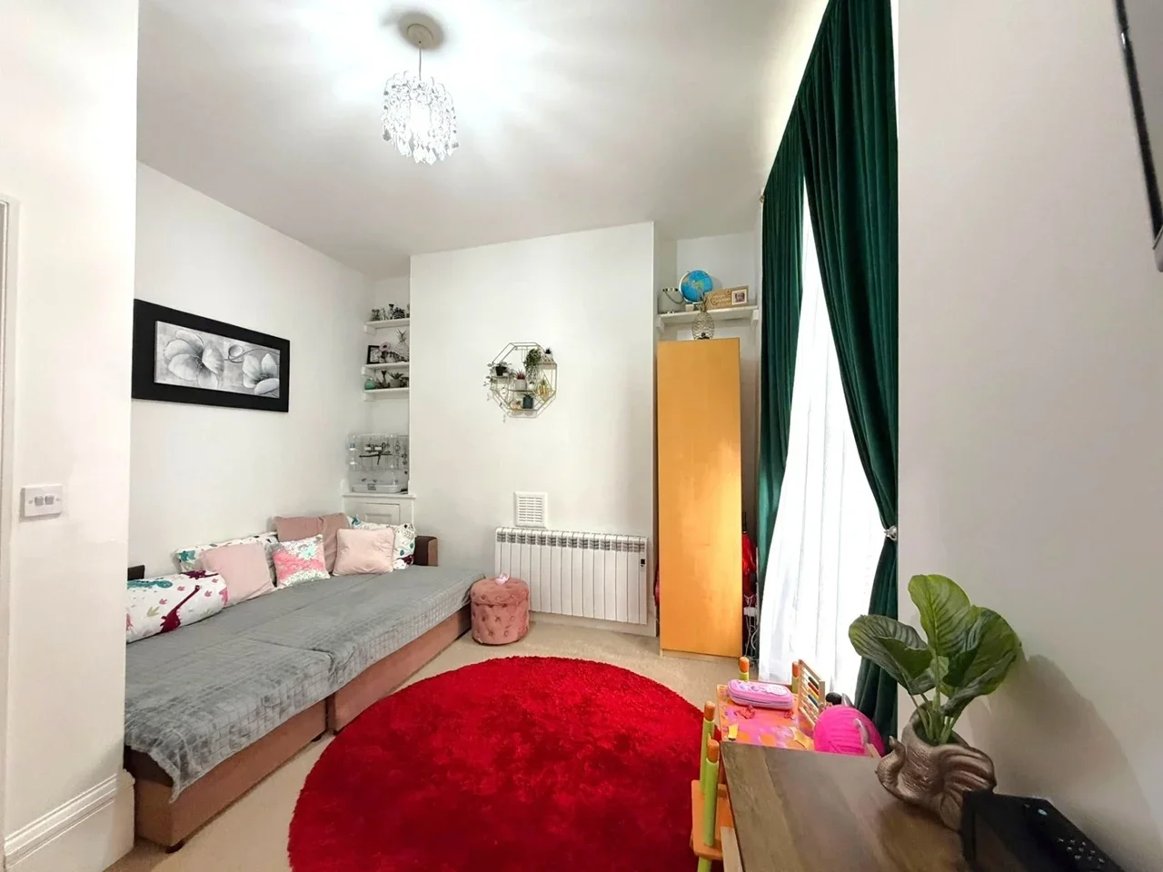 Flat Harmer Street in Gravesham