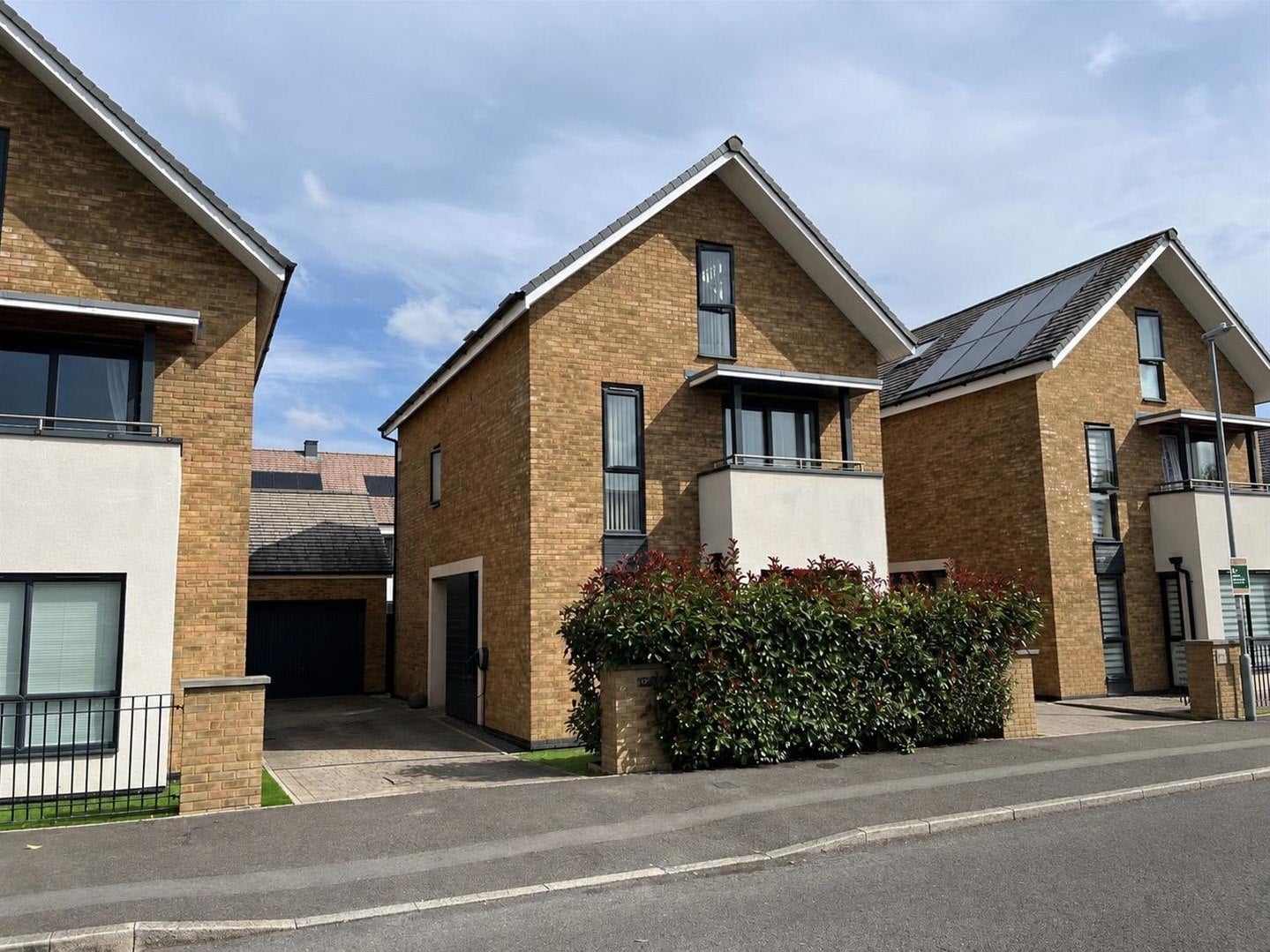 House Farnborough Road in Locking Parklands