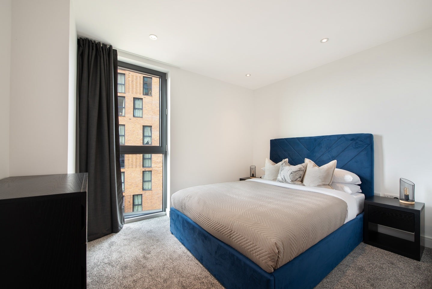 Flat Montrose Crescent in Greater London