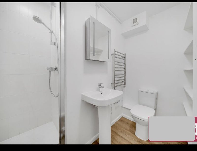 Room Rosebank Gardens in Greater London