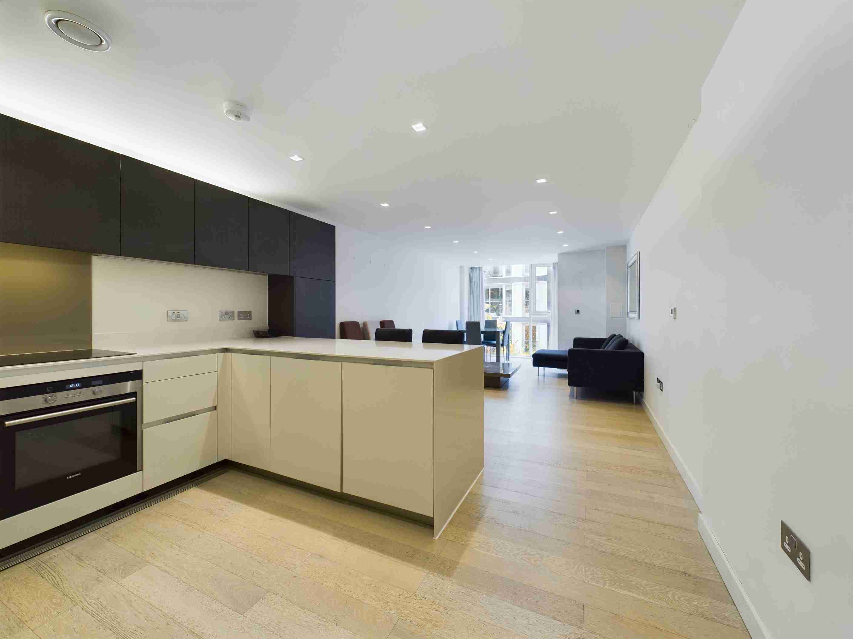 Flat Wenlock Road in Greater London