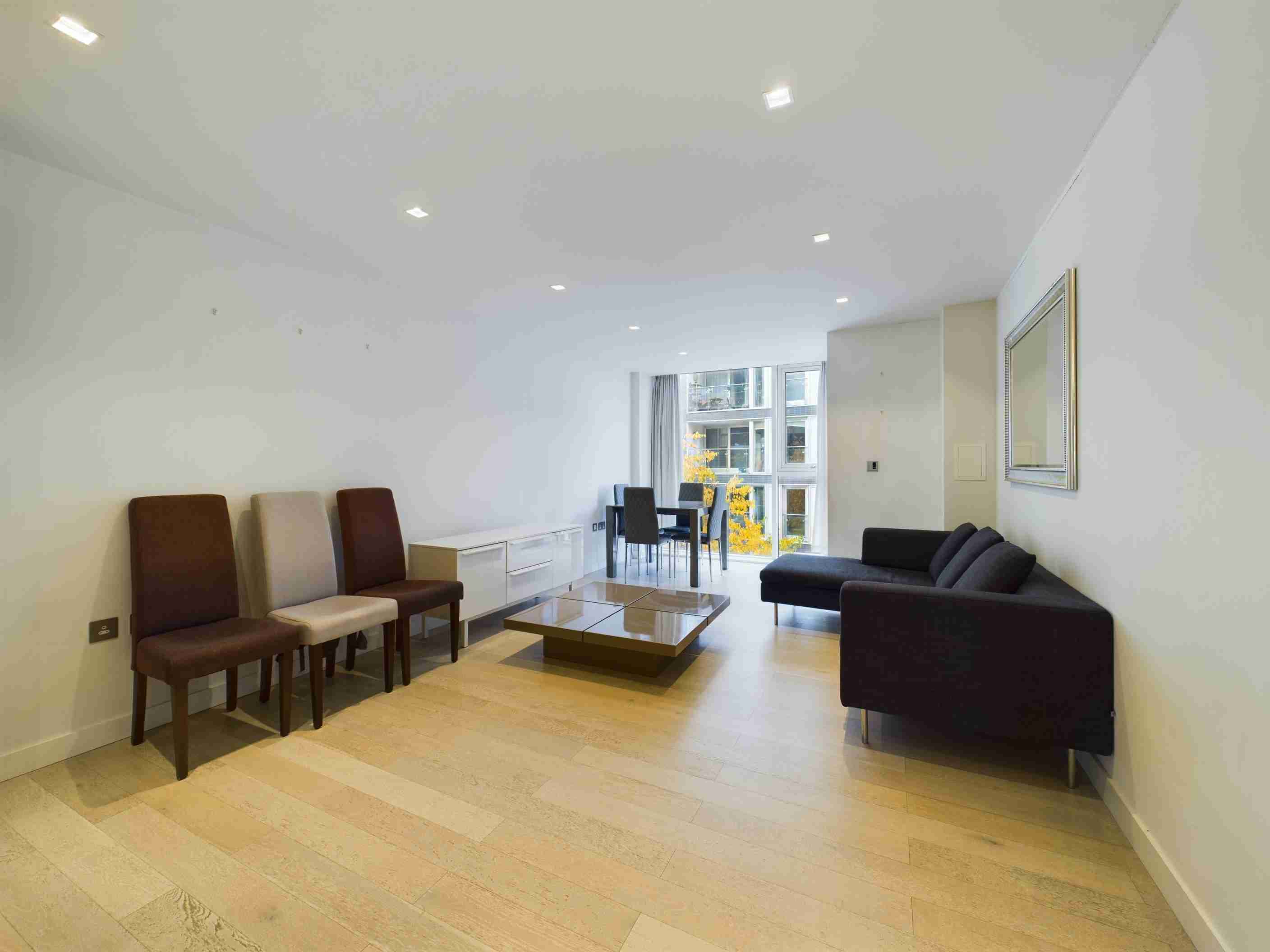 Flat Wenlock Road in Greater London