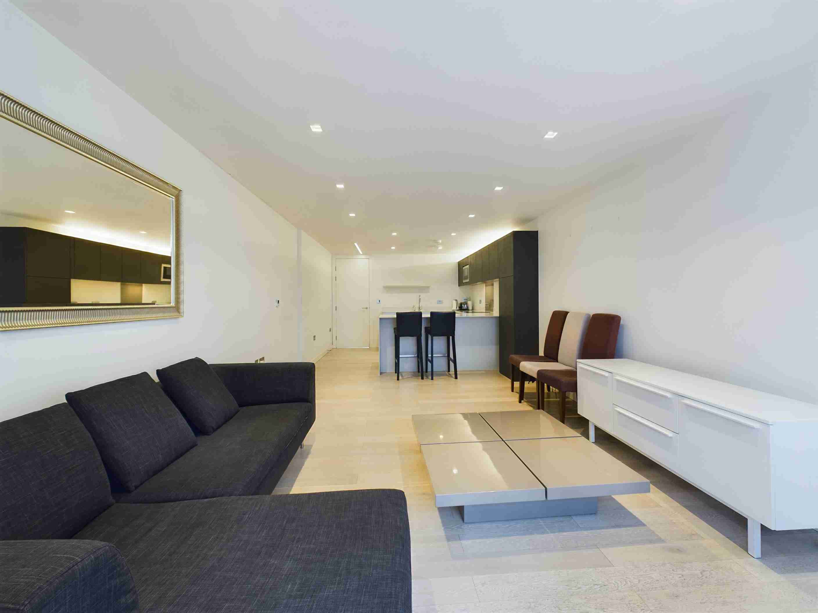 Flat Wenlock Road in Greater London