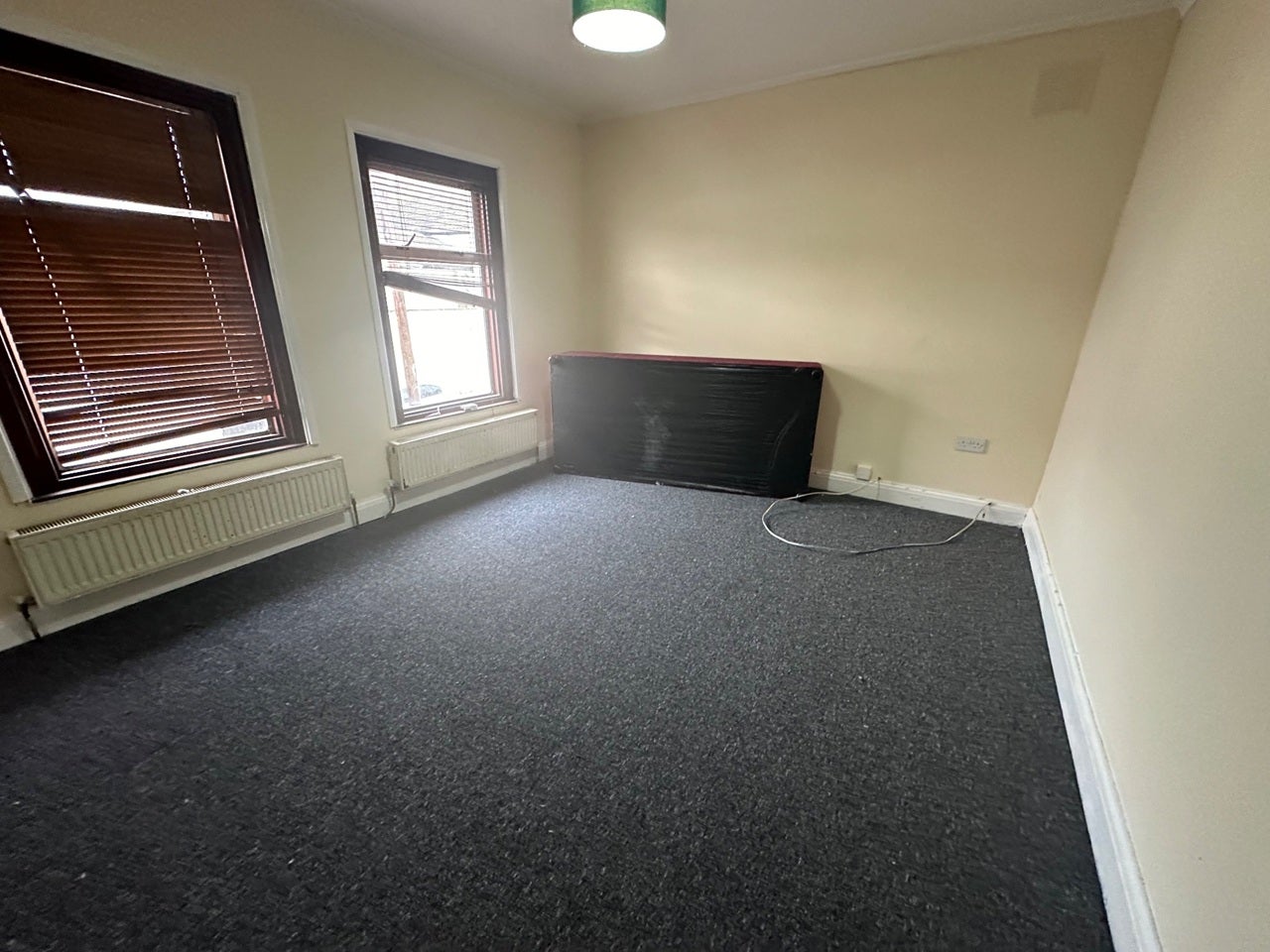 Flat Beverley Road in Greater London
