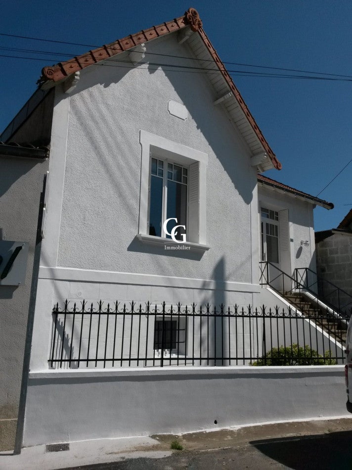 Maison Place de l'Église à Le Pellerin