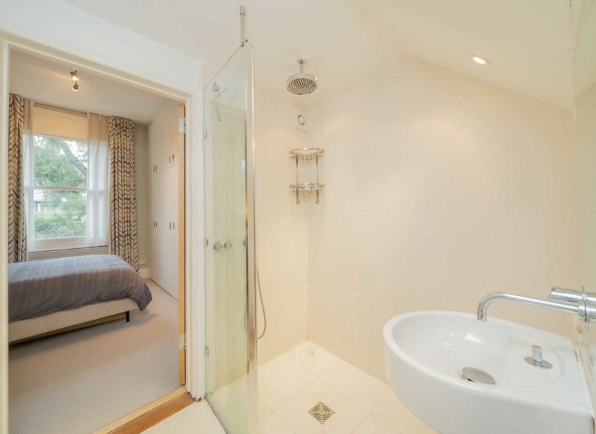 Flat Blenheim Crescent in Greater London