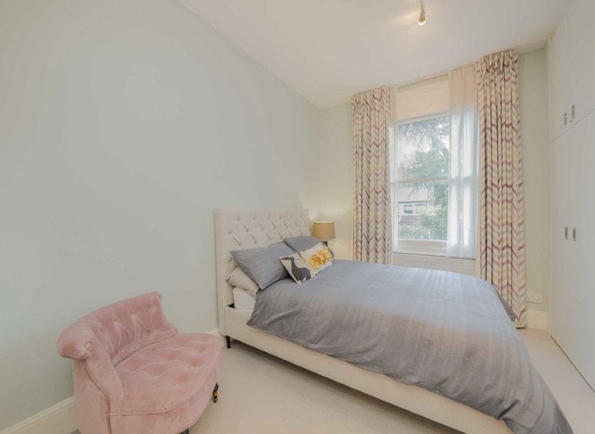 Flat Blenheim Crescent in Greater London