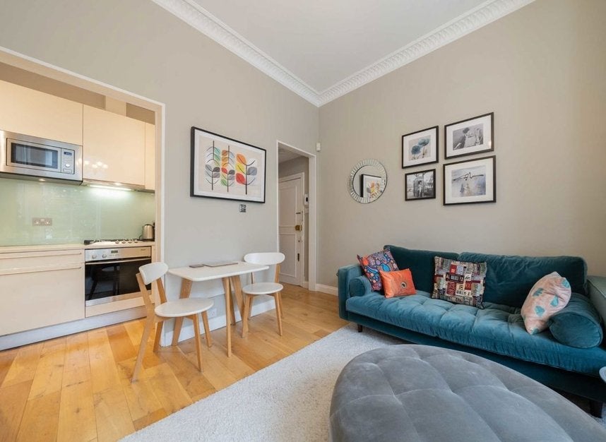 Flat Blenheim Crescent in Greater London