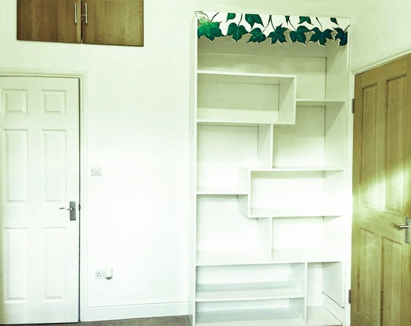 Room Barrow Road in Greater London