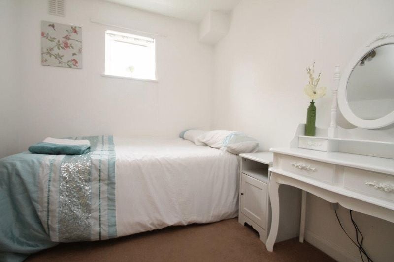 Flat Belton Way in Greater London