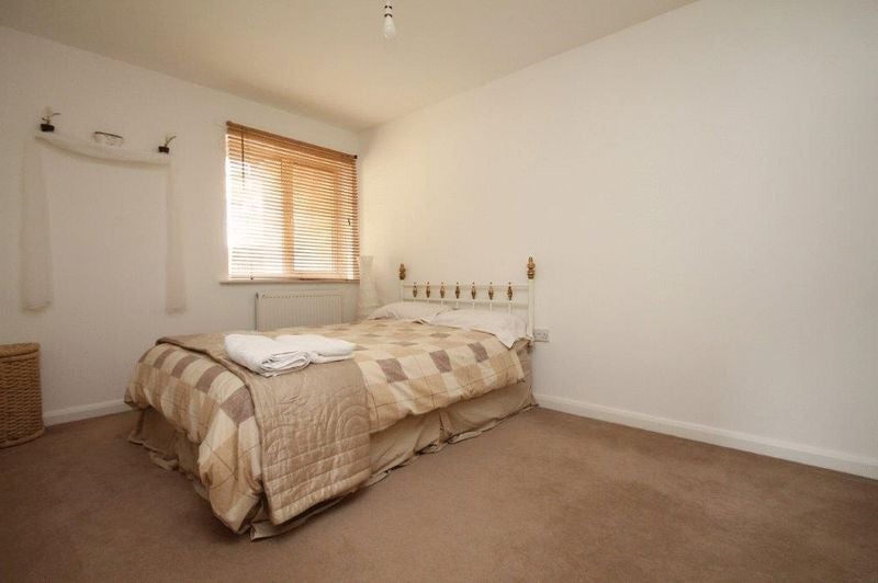 Flat Belton Way in Greater London