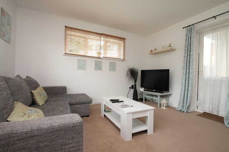 Flat Belton Way in Greater London