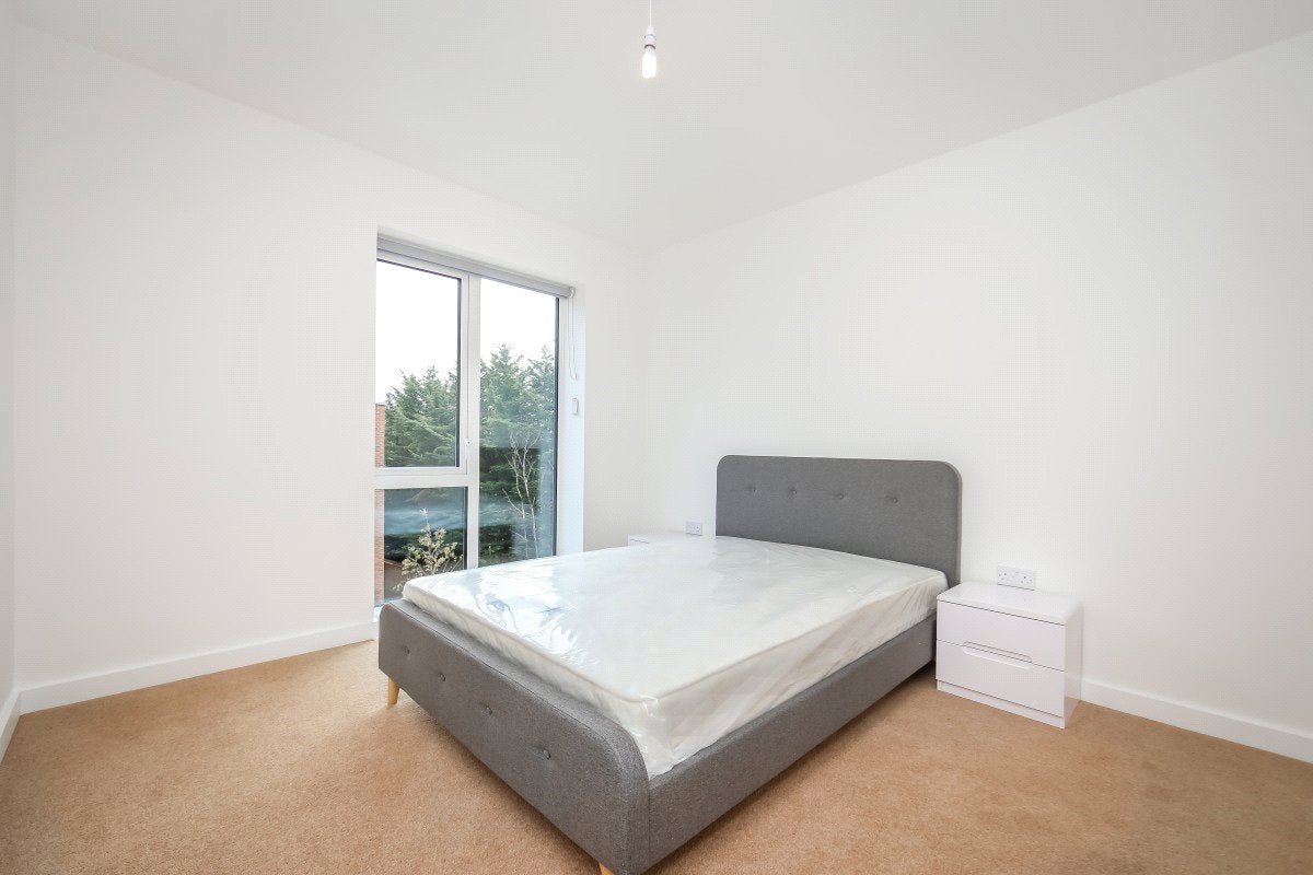 Flat Cezanne Road in Greater London
