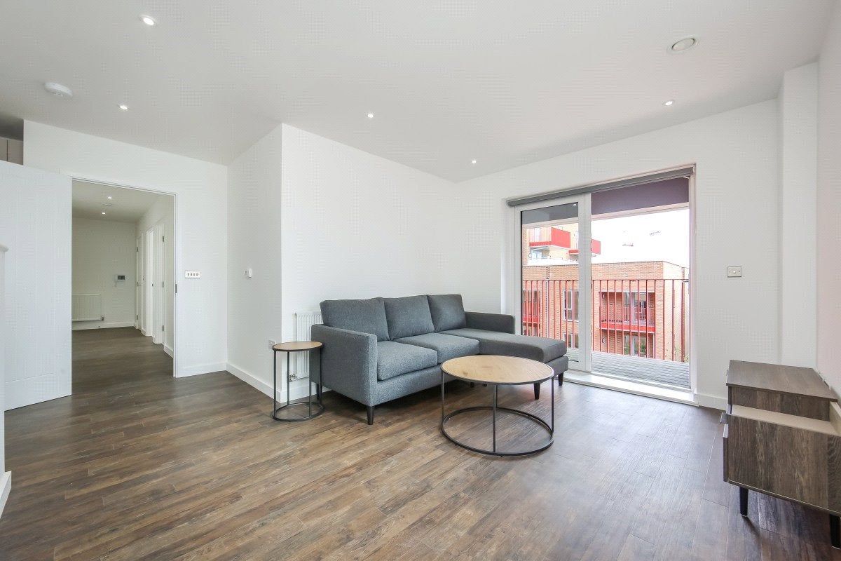 Flat Cezanne Road in Greater London