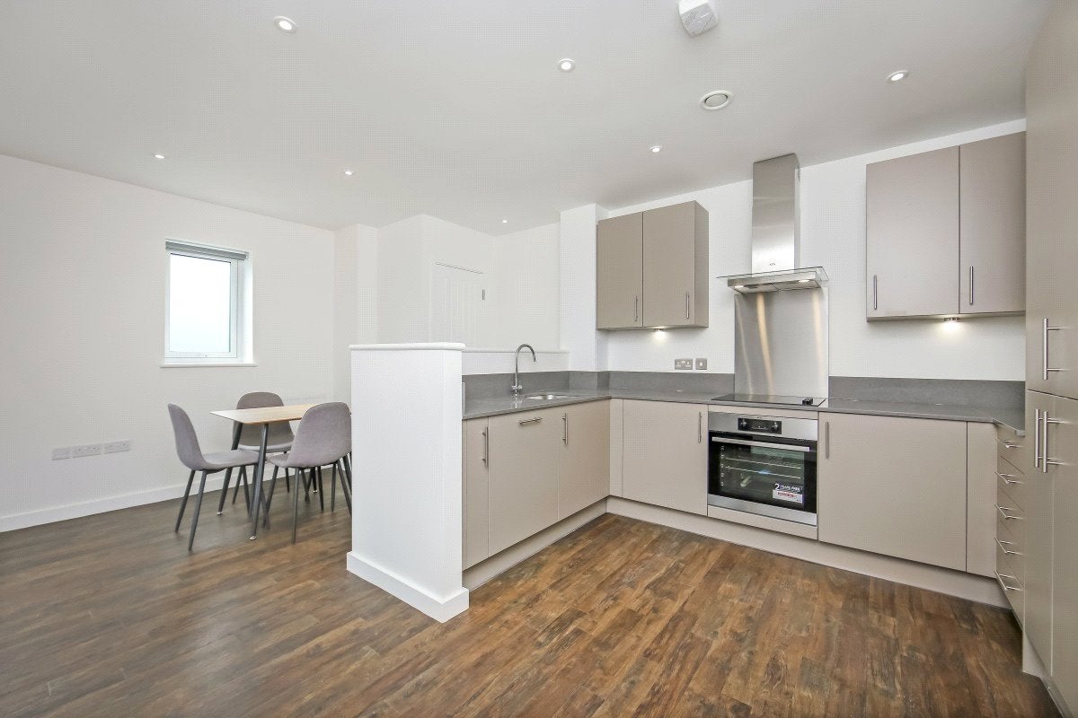 Flat Cezanne Road in Greater London