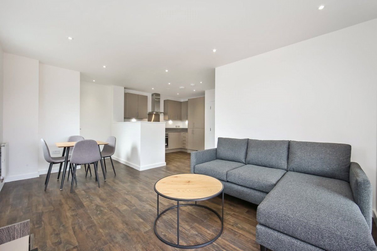 Flat Cezanne Road in Greater London