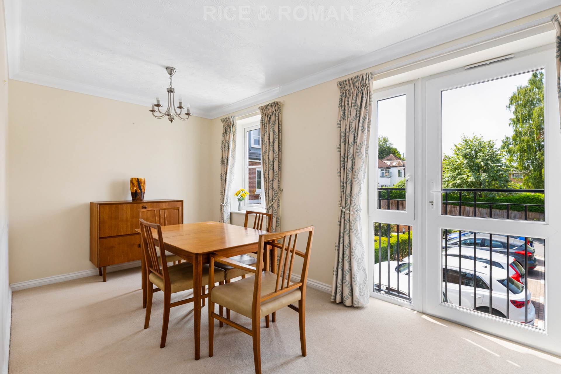 Flat Leatherhead Road in Mole Valley