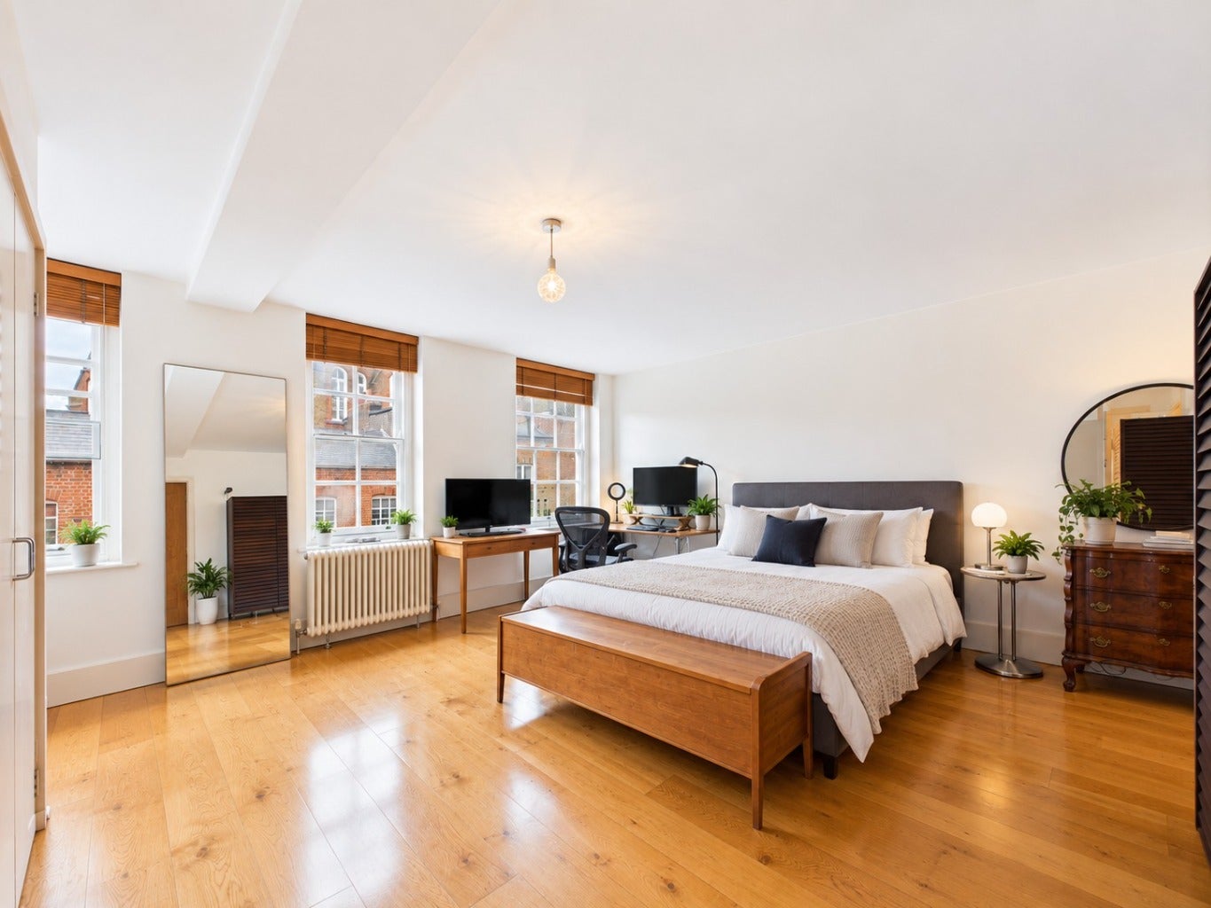 Flat Earlham Street in London