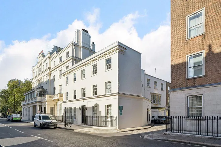 House Boscobel Place in City of Westminster