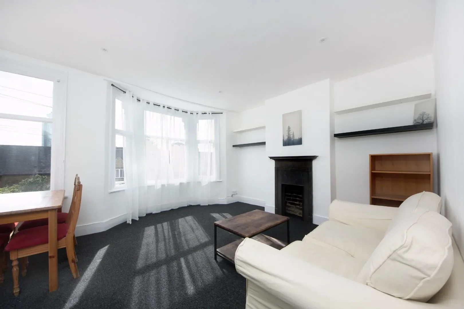 Flat Whitestile Road in Greater London