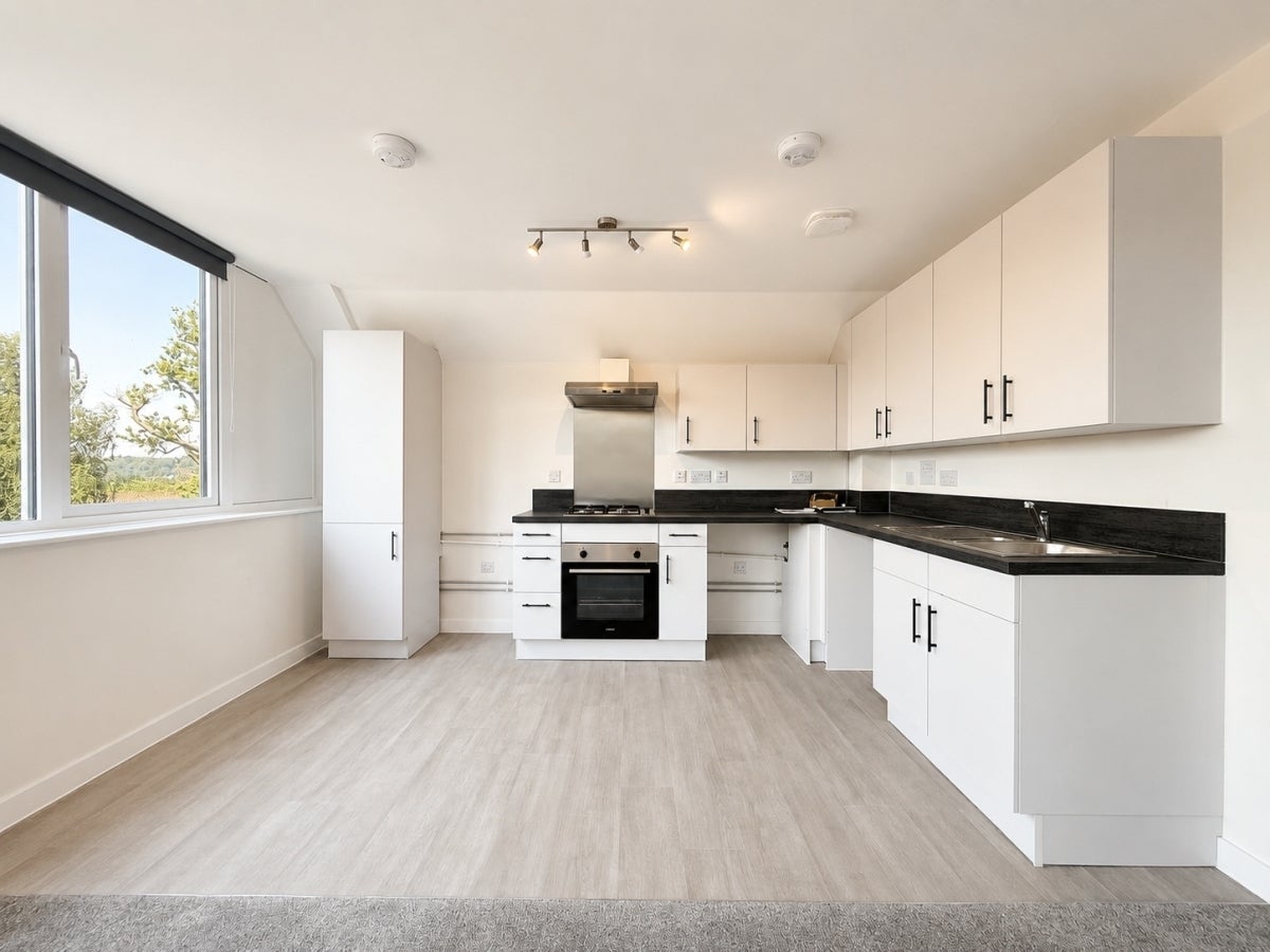 Flat Grasslands Close in Waverley